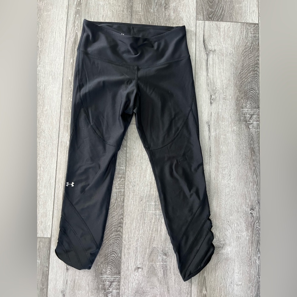 Women’s black UA leggings with cut out detail size Large